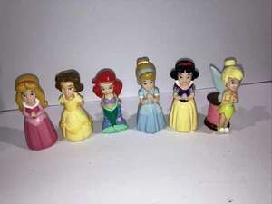 "Lote de 6 juguetes de chorro de baño de vinilo princesa Disney de 5"" de alto" - Imagen 1 de 5