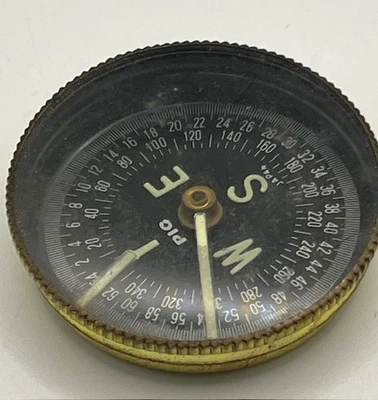 Brújula con estuche de metal vintage hecha en Japón de 2 pulgadas de diámetro Foto 1 de 3