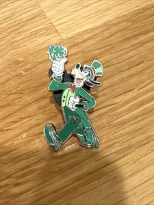 Disneyland Hidden Disney Mickey Goofy St. Patricks Day 2025 Pin Grün Urlaub - Bild 1 von 2