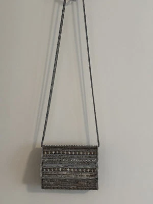 Hermoso Bolso sin asas o cadena Dries Van Noten con apliques metálicos adornados opcional Foto 1 de 4