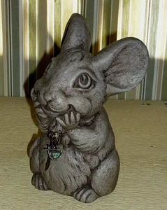Cement sculpture by D. Alcott W of a GRINNING MOUSE. Indoor/Outdoor 7 lbs. 9.5 " - Picture 1 of 9
