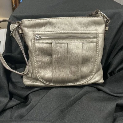 Cartera de cuero Tiganello metálica plateada excelente estado Foto 1 de 4