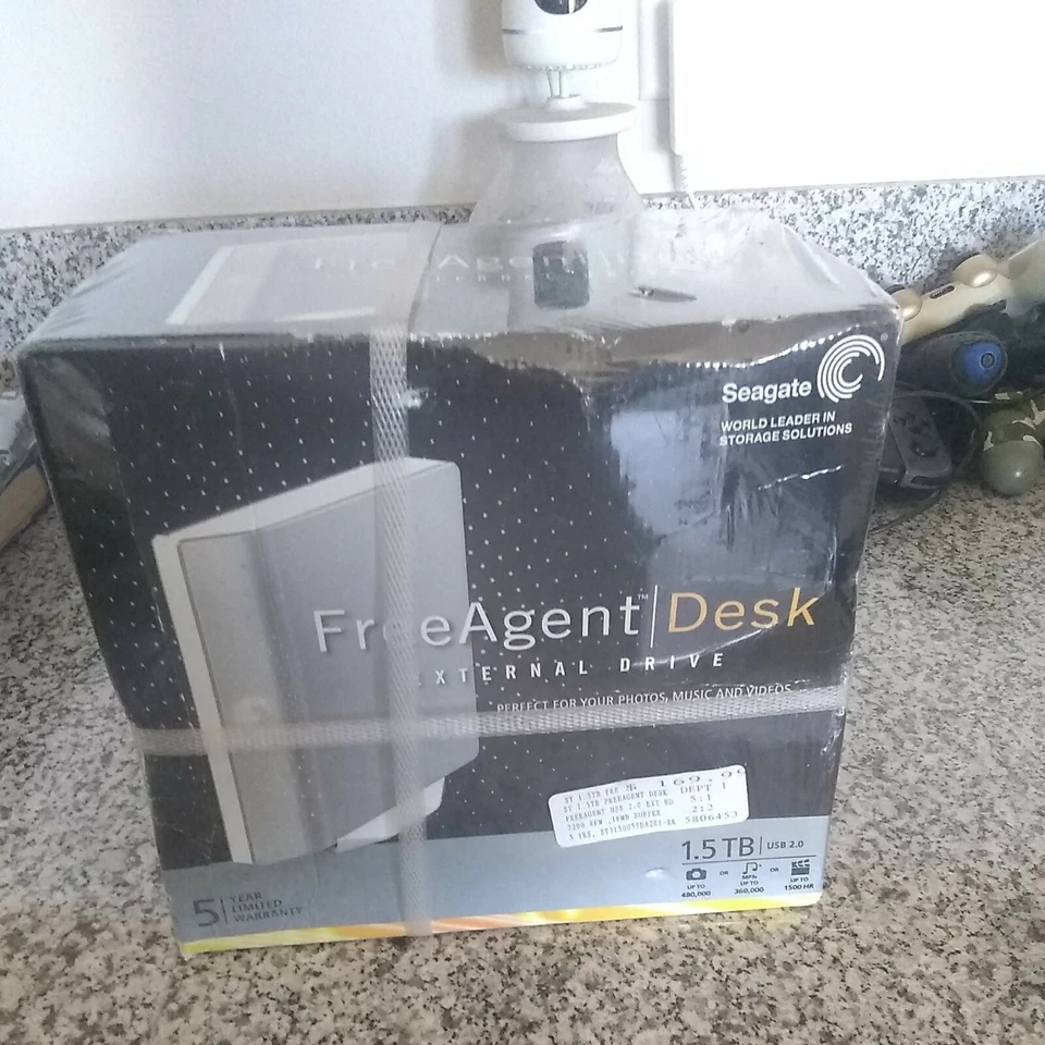 Seagate FreeAgent Desk 1.5TB External (ST315005FDA2E1-RK) Brand New - Image 1 of 4