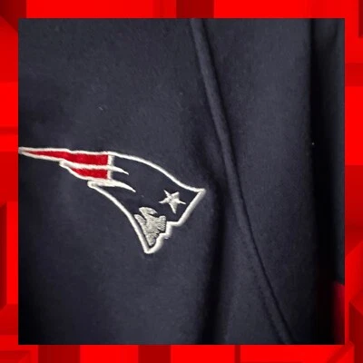 Ropa del equipo de la NFL New England Patriots sudadera con capucha con corbata y bolsillo para mujer Foto 1 de 4