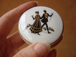 Limoges France Small Lidded Trinket Box~ Courting Couple Silhouette~ Gold Detail - Picture 1 of 7