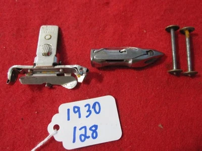 1930 VINTAGE SINGER  SEWING MACHINE SHUTTLE & 2 BOBBINS 54504 128 - Image 1 of 4