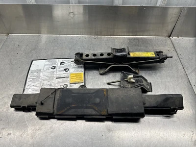 1988-1998 Chevy GMC C/K Tahoe Suburban Spare Tire Scissor Jack OBS OEM - Изображение 1 из 4