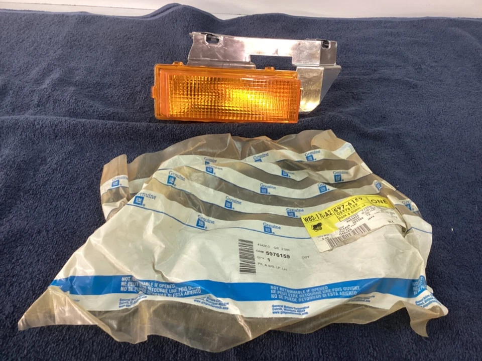 NOS GM GUIDE 1992-1995 Oldsmobile 88 Left Parking Light Lamp Turn Signal Lens - Image 1 of 4