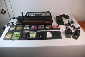 Atari 2600 Heavy-Sixer, pagaie, tastierino numerico, controller, 14 giochi, venature del legno - Foto 1 di 10