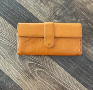 Cartera de cuero Hobo International naranja con ranura para identificación (7,5 x 3,5) - Imagen 1 de 15