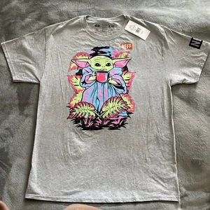 Star Wars Mandalorian Grogu The Child Graphic T-Shirt Size L - Picture 1 of 7