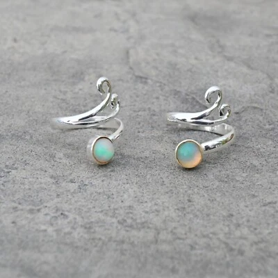 Anillo ajustable hecho a mano con piedras preciosas de ópalo etíope de plata de ley 925 Foto 1 de 4