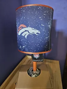 Neu geöffnete Box Broncos NFL Lampe 18" x 9" - Bild 1 von 3
