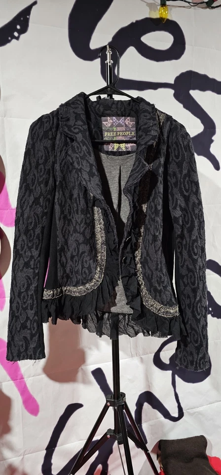 Linda Chaqueta Blazer Boho Negra Envejecida Free People Talla 6 Raro Diseño de Botones Foto 1 de 3