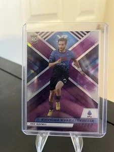 2022-23 PANINI CHRONICLES KHVICHA KVARATSKHELIA RC PURPLE ASTRO #118 NAPOLI - Picture 1 of 3
