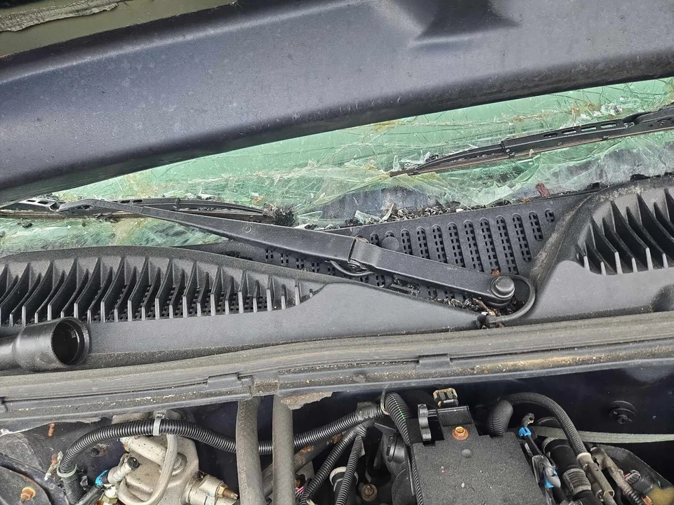 Brazo limpiaparabrisas Chevy Silverado 2500 03 04 05 06 07 Foto 1 de 1