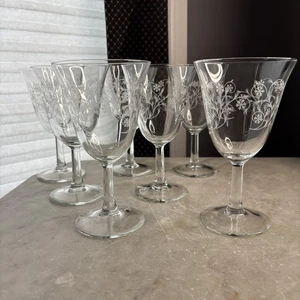 Vintage französische mundgeblasene Weinkelche - geätzte Blumenrolle Made in France 5-3/4 - Bild 1 von 12