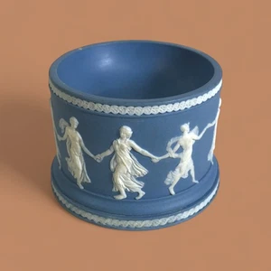 Cantina di sale con ora danzante in diaspro blu Wedgwood XVIII e XIX secolo - Foto 1 di 6