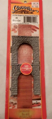Chooch Enterprises N Scale Single Cut Stone Tunnel Portal - Image 1 of 2
