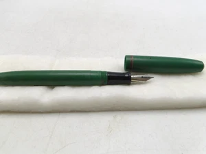 Vintage Green Plastic Lever Fill Fountain Pen Stainless Nib - Picture 1 of 7