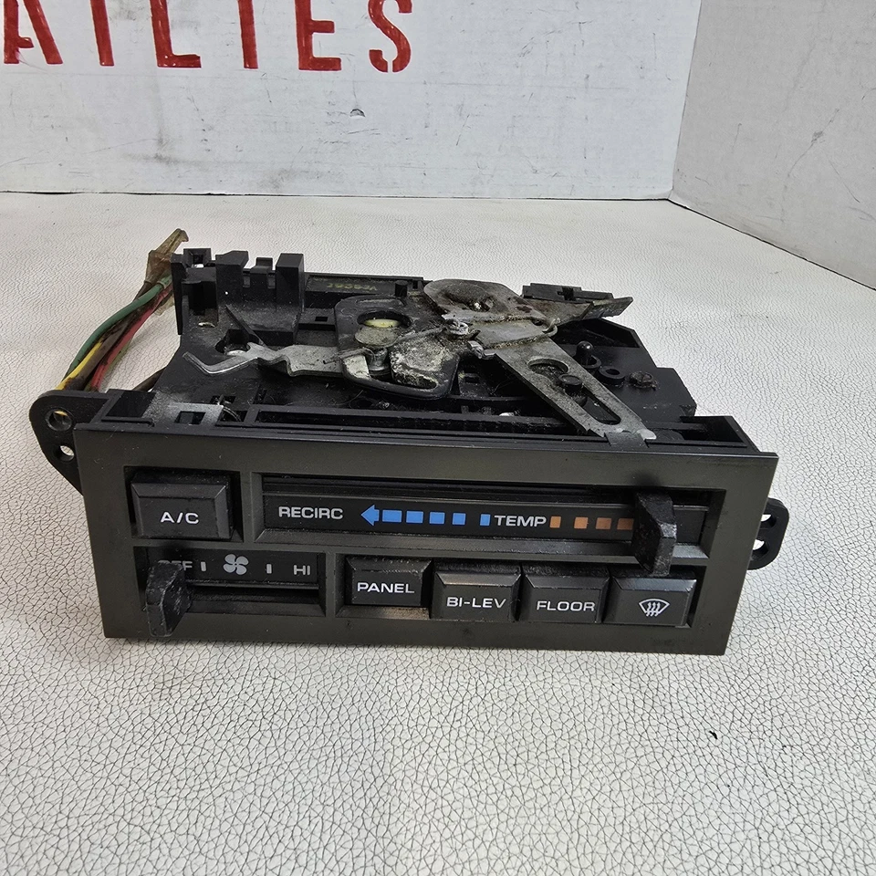 Управление лазерным обогревателем Dodge Chrysler Plymouth Daytona 3849138 - Изображение 1 из 4