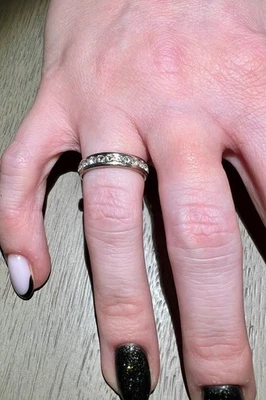 Alianza de boda de diamantes - oro blanco de 14 quilates - conjunto de canales - talla 4,5 Foto 1 de 4