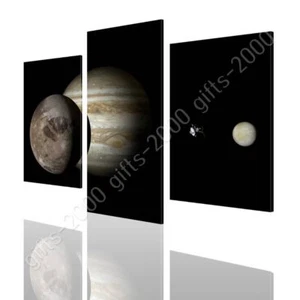 Júpiter y Luna por Split 3 Paneles | Lienzo (Enrollado) | 3 Paneles Arte de Pared Giclee - Imagen 1 de 21