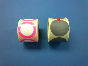 Sticky Label Rolls Grey or White with Pink Border - Roll of 500 50mm Diameter - Picture 1 of 1