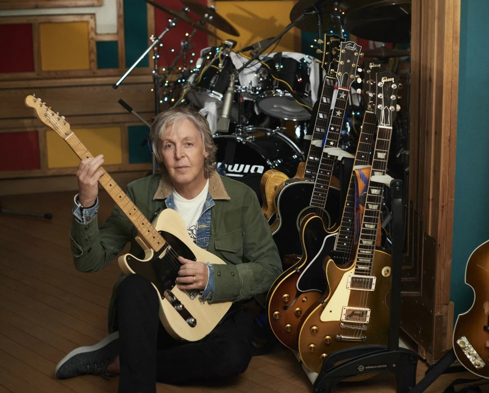 PAUL MCCARTNEY 8X10 GLOSSY PHOTO IMAGE #1 - Image 1 of 1