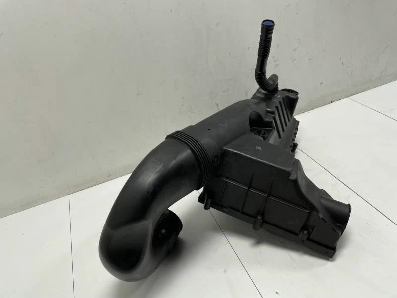 VOLKSWAGEN TIGUAN 2009 2018 2.0L LOWER AIR CLEANER COVER W/DUCT FACTORY - Image 1 of 4