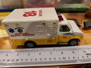 Newray 2000 Vintage Toys Rescue #18 Truck metro City emergency medical services - Picture 1 of 5