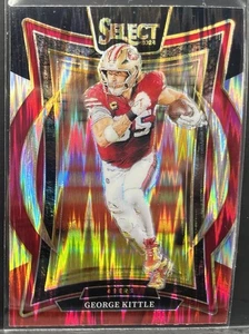 2024 Panini NFL Select - George Kittle - Parallelo Nero/Rosso - Concourse #58 - Foto 1 di 1