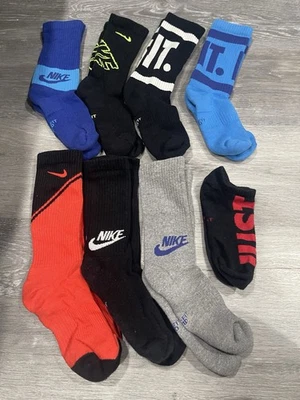 Nuevo lote de calcetines Nike para niños talla mediana 5-7 años Foto 1 de 4