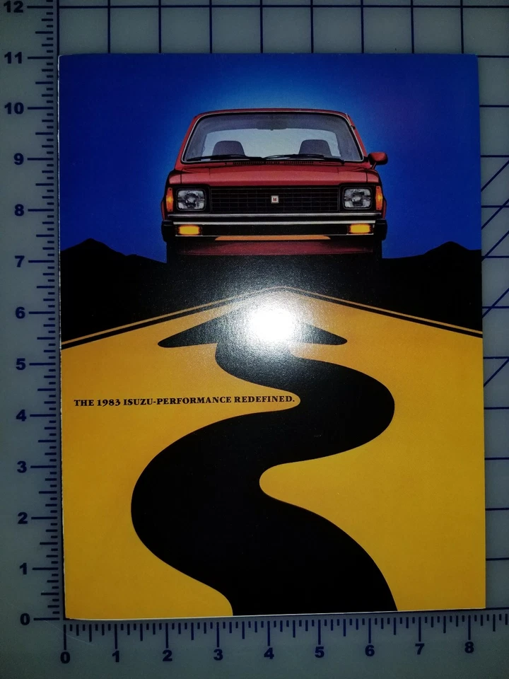 Carpeta de folletos de coche Isuzu 1983 original Foto 1 de 1