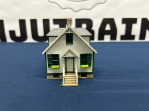 Walthers/Kibri HO Lake Forest Cottage House Building 933-3608 - Picture 1 of 6