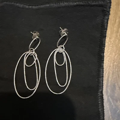 Pendientes brillantes modernistas tono plata perlas Erwin  Foto 1 de 4