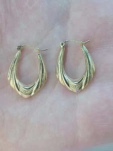 Pendientes de aro grabados en oro amarillo de 14k - Imagen 1 de 10