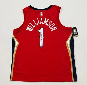 CAMISETA ROJA NIKE SWINGMAN FIRMADA/AUTOGRAFIADA POR ZION WILLIAMSON - FANÁTICOS - Imagen 1 de 6