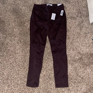 Old Navy Women's Size 12 Rockstar Sateen Merlot Pants Super Skinny High Rise NWT - Picture 1 of 7