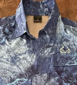 REALTREE Fishing Mens Shirt MEDIUM Blue Short Sleeve Button Front Vented Back - Picture 1 of 8