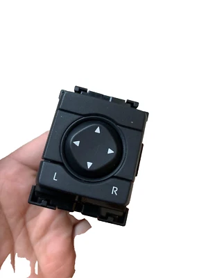 Toyota RAV4 2018+ Driver Side Mirror Control Switch OEM 84872-0R060 Foto 1 de 4