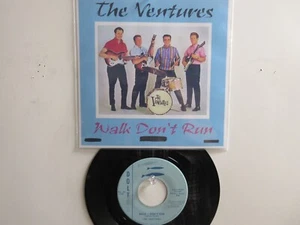 💥 ' THE VENTURES ' HIT 45 + PICTURE [ WALK - DON'T RUN]   1960 ! 💥 - Picture 1 of 6