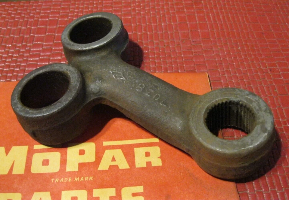 NOS Mopar 1940 Chrysler Royal steering gear arm, C25 - Image 1 of 1