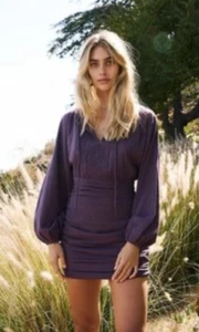 Free People Only One abito viola manica lunga con cravatta increspata dietro nuovo con etichette - Foto 1 di 9