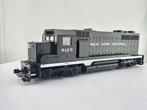Kato HO Scale 37-3023 NO DB EMD GP35 Phase Ia New York Central 6125 Locomotive - Picture 1 of 16