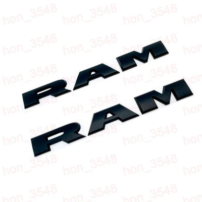 Carta de guardabarros de puerta elevada negra mate de 2 piezas para emblema Ram 1500 2500 3500 2019 + Foto 1 de 4