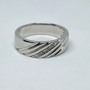 Alianza de boda unisex de ley con acento de diamantes enchapada en rodio talla 8 Estate - Imagen 1 de 10