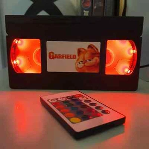Garfield Película LED VHS Video Cinta Lámpara Cumpleaños Navidad Regalo Ideas Luz - Imagen 1 de 3