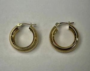 14k Yellow Gold Dime Sized Ridged Design Hoop Earrings - Picture 1 of 8