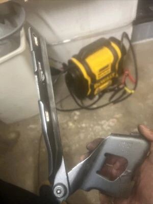 Audi A5 Quattro 2008-2017 - capó izquierdo bisagra 8T0823301E Foto 1 de 4